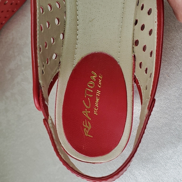Kenneth Cole Reaction Leather Red Wedge Peep Toe Slingback Sandals SIZE: 10M - Picture 15 of 16